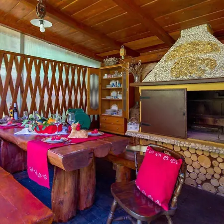Pet Friendly In Dom wakacyjny Lič